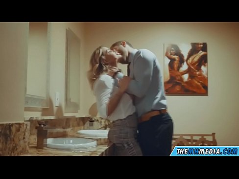 ❤️ Nalika pirang semok seduces sampeyan ing toilet umum ❌ Porno krasan ing kita% jv.classicmebel21.ru% ️❤